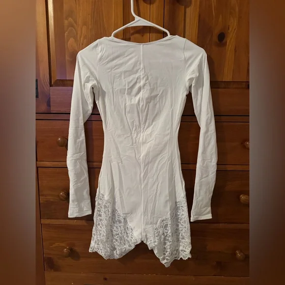 NWOT SKIMS Long Sleeve Lace Onesie, sz Small - Picture 4 of 6